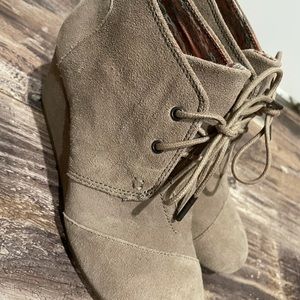 Tom’s wedge booties
